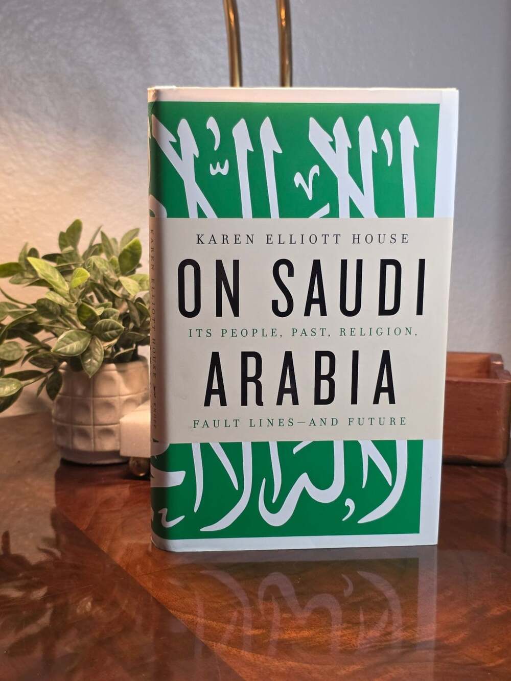 On Saudi Arabia By Karen Elliott House Hardcover